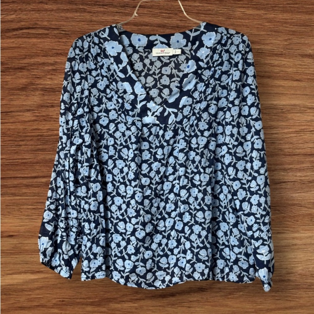 EUC Vineyard Vines
Rock Rose Floral Print Top SZ S